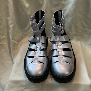 T.U.K Women’s Silver Gladiator Sandal size 10